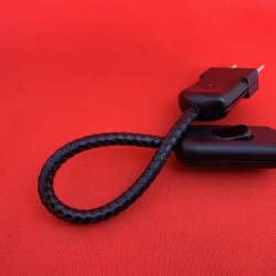 Cable electrique recouvert de cuir noir